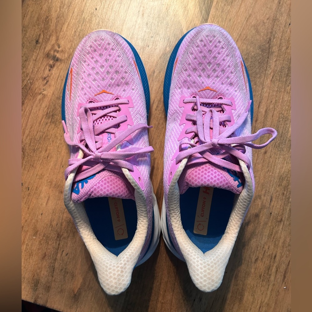 Hoka Sneakers - Clifton 9 - Gently used